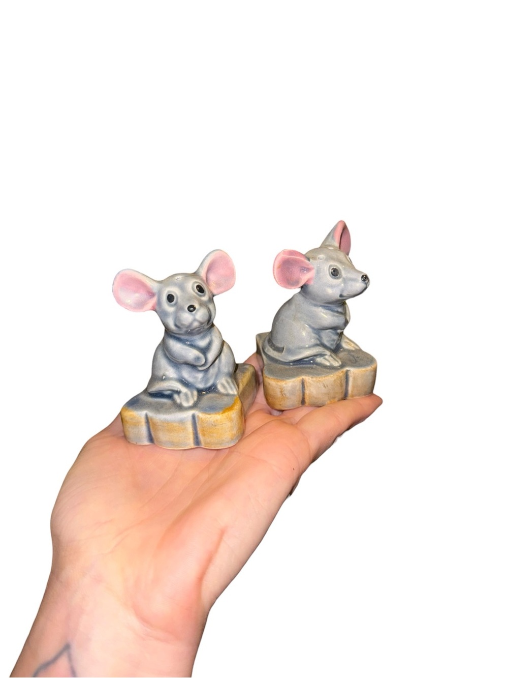 Vintage grey and pink mice on bread shakers